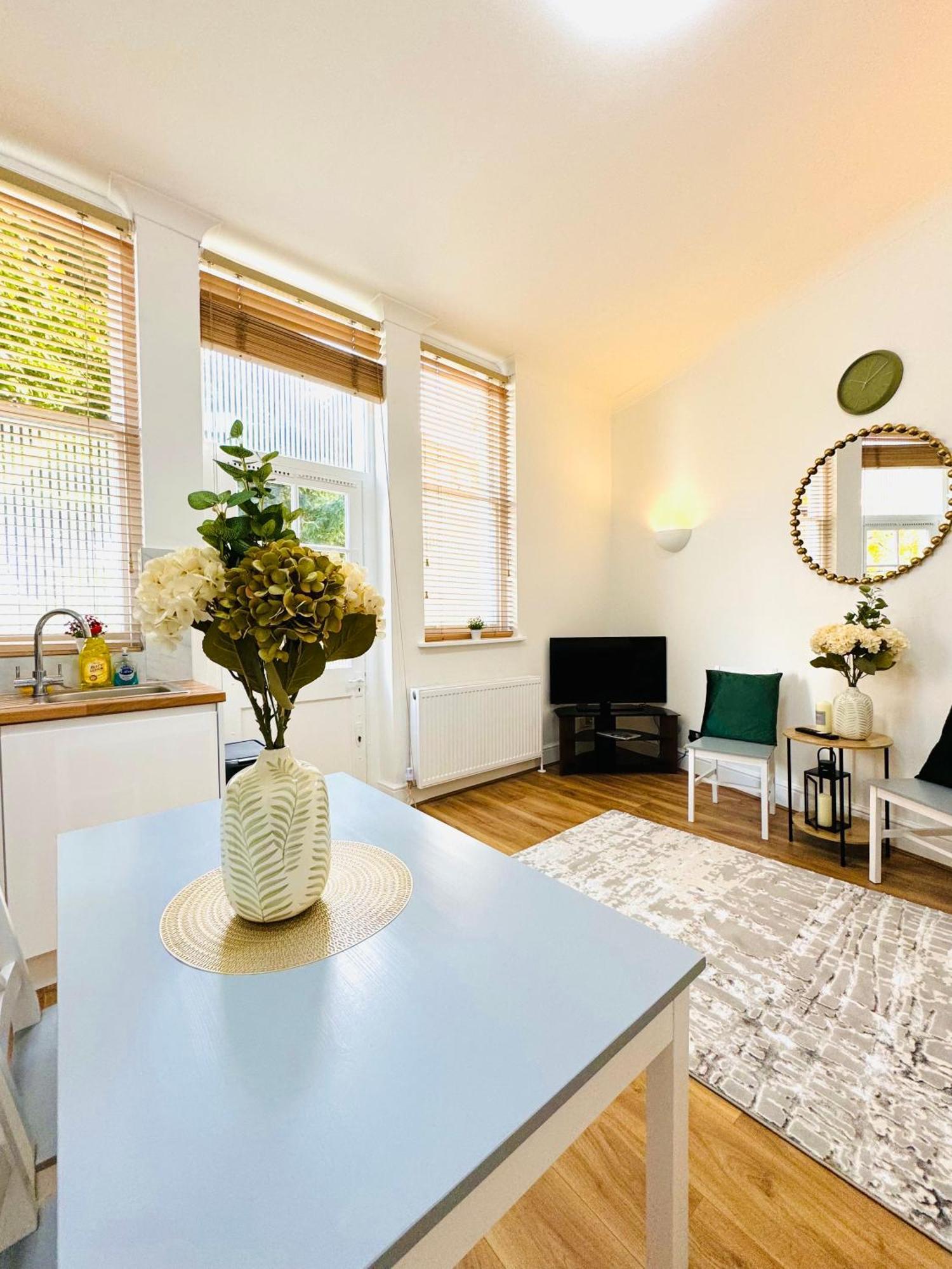 Beautiful 2Bedroom Flat In London St John Exterior photo